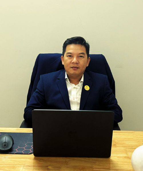 Ông. Trịnh Hoàng Kha