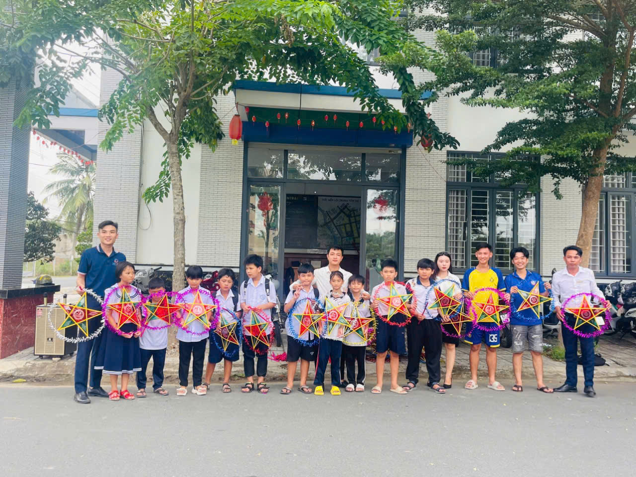 Tây Đô Group tổ chức trao quà và vui chơi Trung thu 2025 cho các em nhỏ